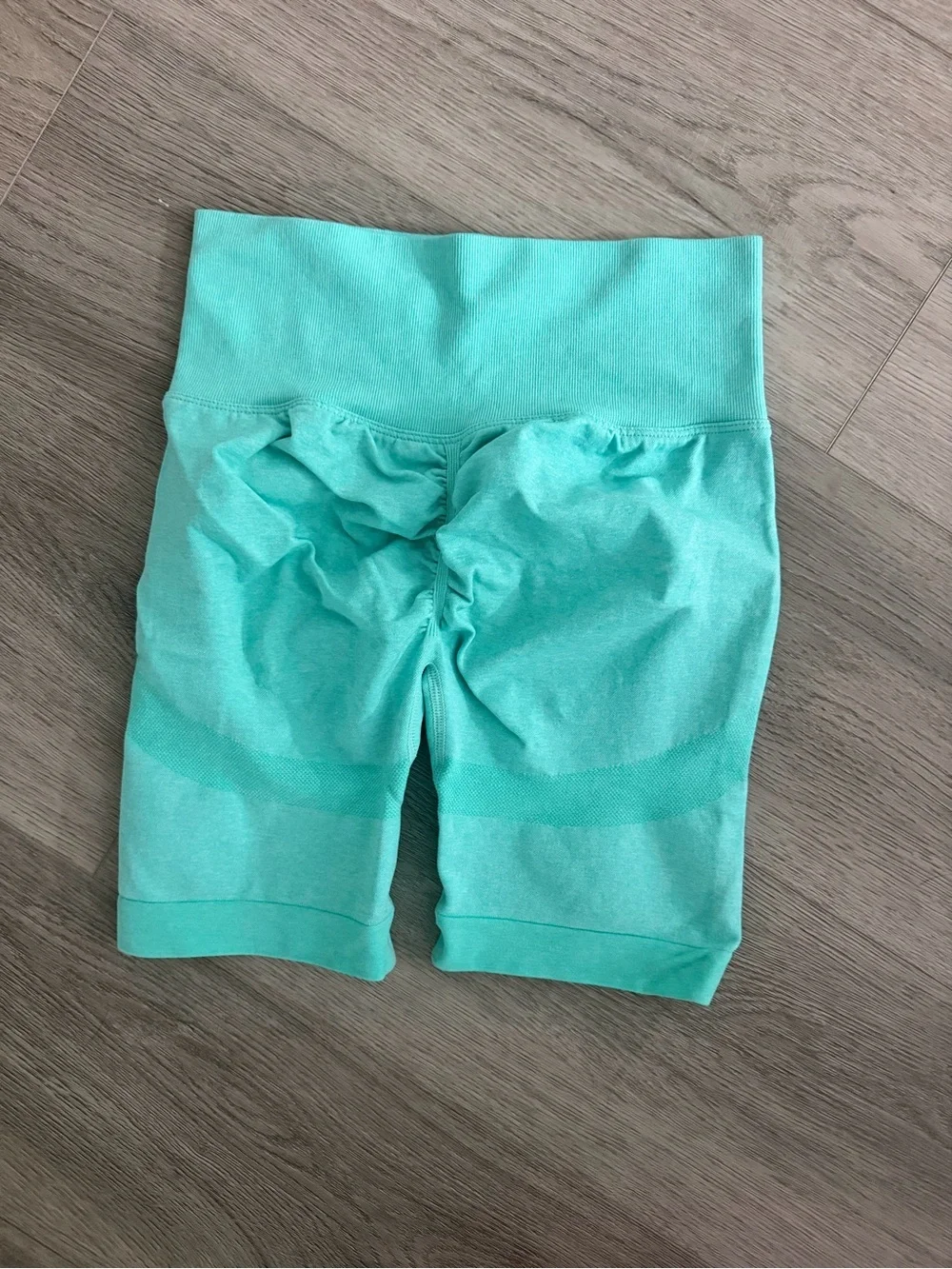 N/A bright turquoise